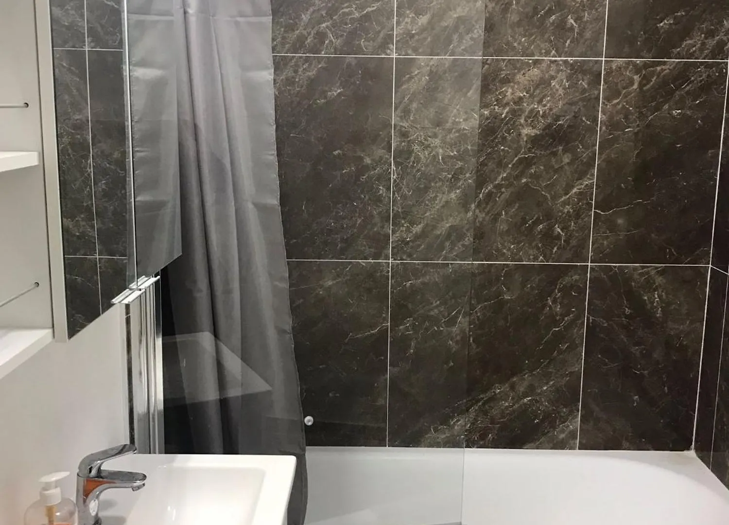 Apartment Studio 31m2 Plein Est Avec Balcon Laumiere Paris